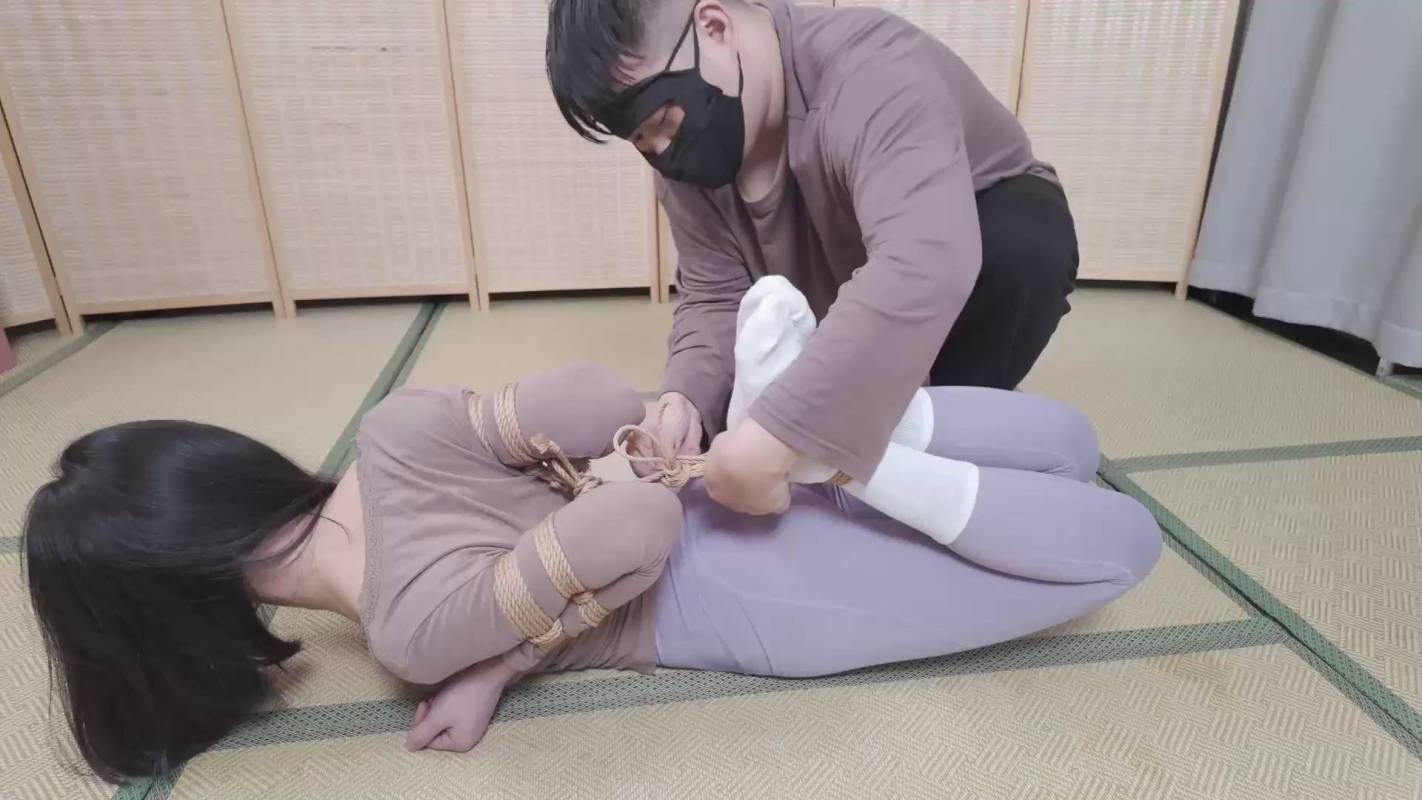 象人绳艺定制新作品之小0哲臂驷马，试一试新姿势的驷马能到什么程度！！这部作品可以在线看！