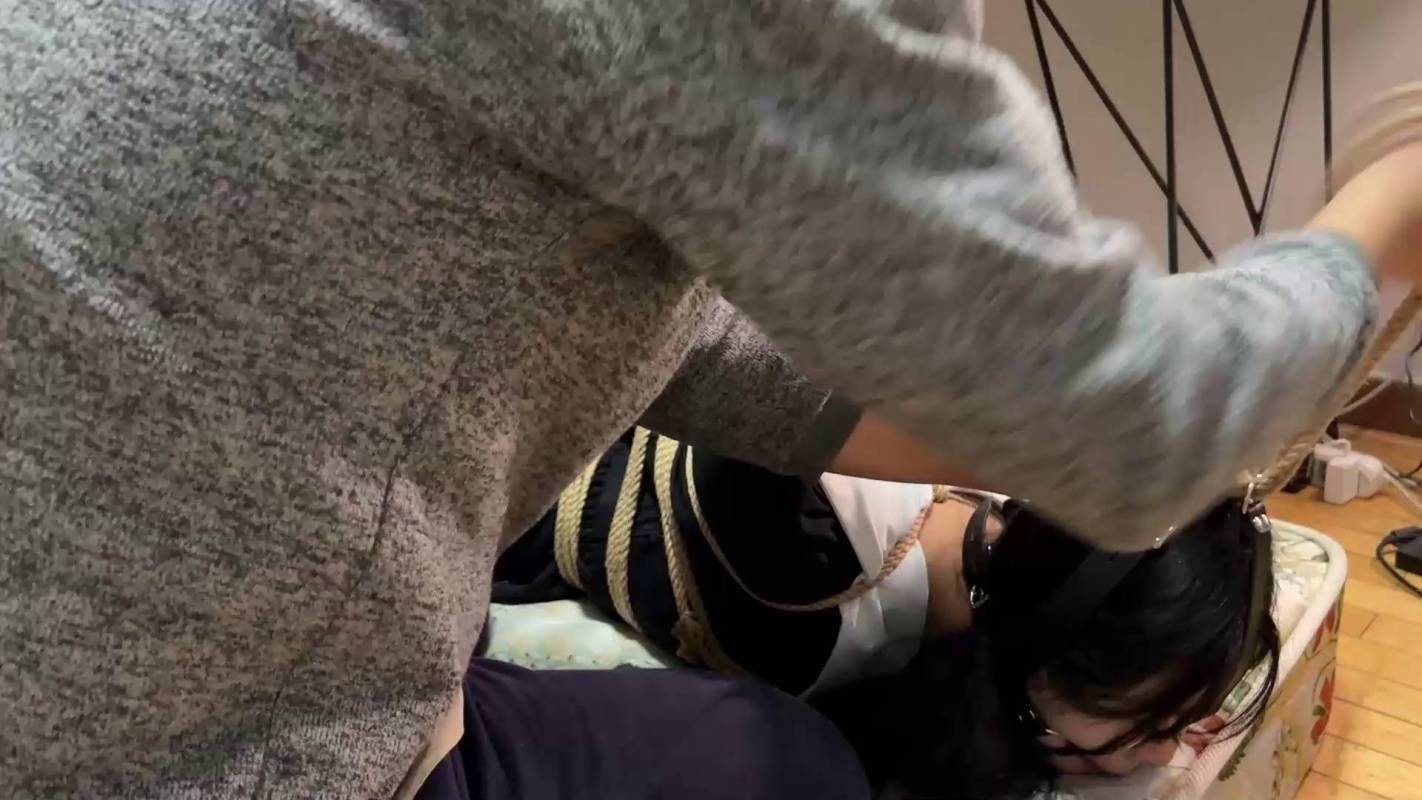 玩奴工作室新作品之jing椎关节不好的怕痒大学生美子体验超紧蛇缚暴莎驷马！呼吸困难好灿！！这部作品可以在线看！
