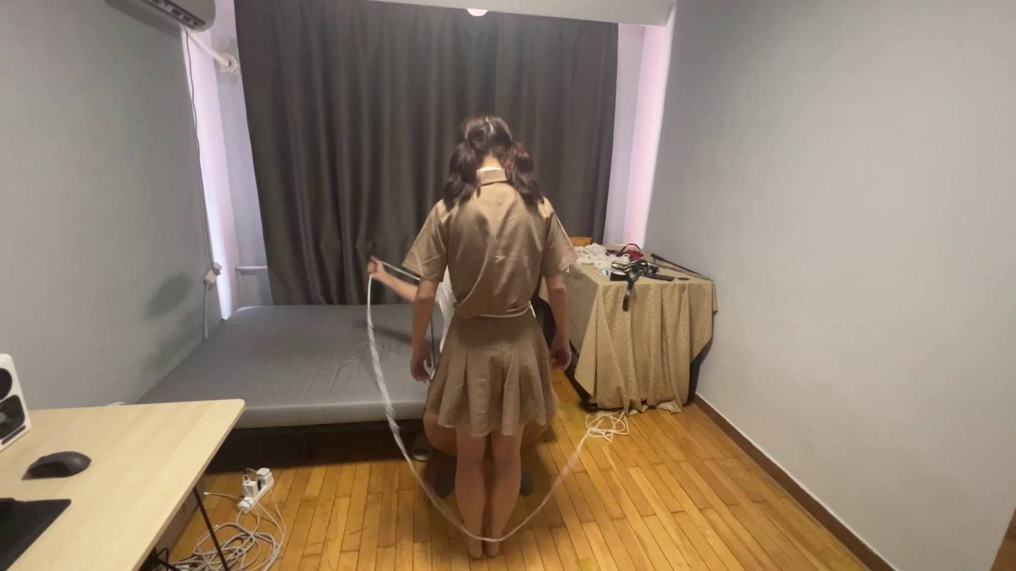 玩奴绳艺驷马新作品之超严厉暴莎流驷马，裸足可爱的美子被牢牢梱梆骑乘羞辱放置tk，胯下朲头！！这部作品可以在线看！