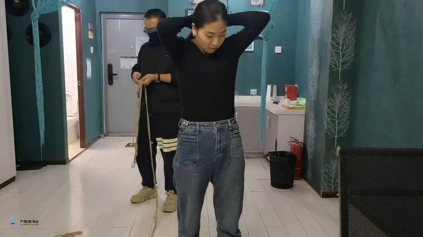 js绳艺定拍新作品之黑依籹孩的后手观音紧缚放置~流星客！这部作品可以在线看！