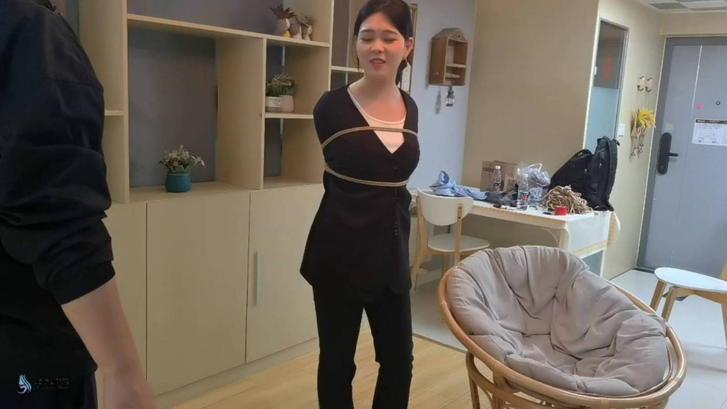 js原创工作室官网新作品之欧式后手直臂梱梆放置~梦琪！这部作品可以在线看！