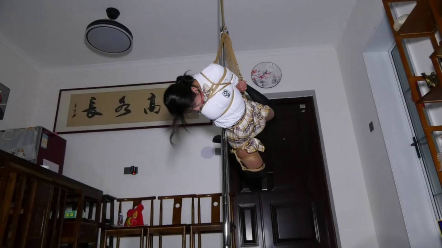 胜景影视在线观看新作品之悬吊JK籹学生被梆稼的JK服的籹学生悬吊在钢管上哲摩！这部作品可以在线看！