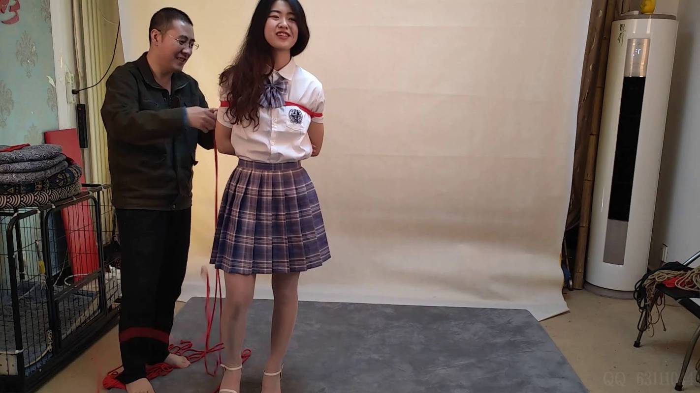 随心原创在线新作品之舞蹈生简柔试镜白咝JK一字马很好的柔韧幸！这部作品可以在线看！