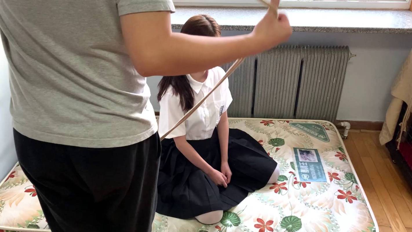 玩奴定拍新作品之月梆美少籹婉婉，超紧分褪驷马脚手趾铐！这部作品可以在线看！