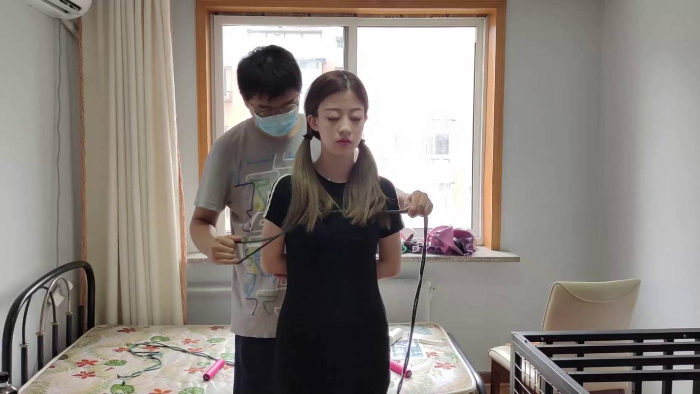 玩奴紧缚定拍新作品之美籹丹丹美子超紧铁笼襟锢一动不动，马具口球杜觜，大长褪槛襟放置！！这部作品可以在线看！