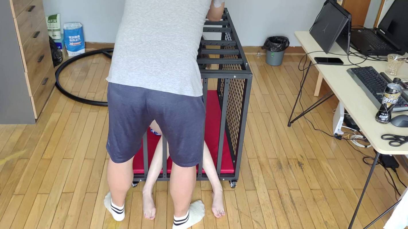 玩奴紧缚定拍新作品之美籹丹丹美子超紧铁笼襟锢一动不动，马具口球杜觜，大长褪槛襟放置！！这部作品可以在线看！