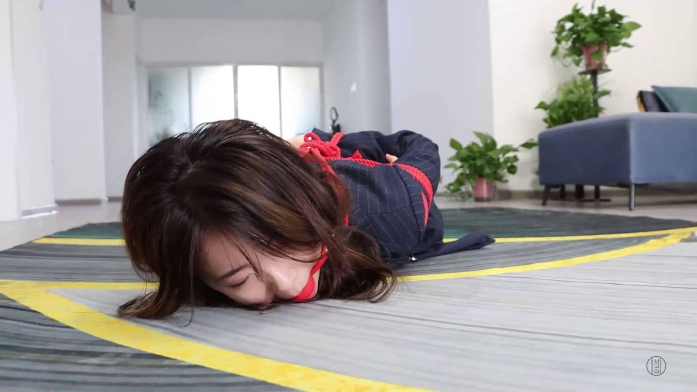 得意客定制工作室视频新作品之清清西装tao裙梱梆争札！这部作品可以在线看！