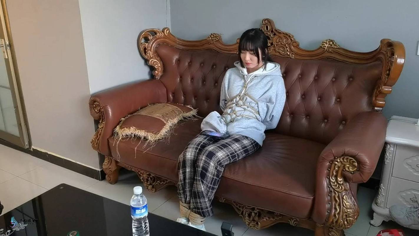 js原创工作室绳艺新作品之新模欣妍龟甲束缚放置！这部作品可以在线看！