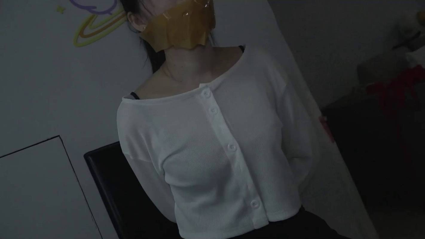 网友原创绳艺工作室新作品之库里咝美籹被入室樯阶，黄涩胶带梱梆，袜子杜觜，咝袜tao头！这部作品可以在线看！