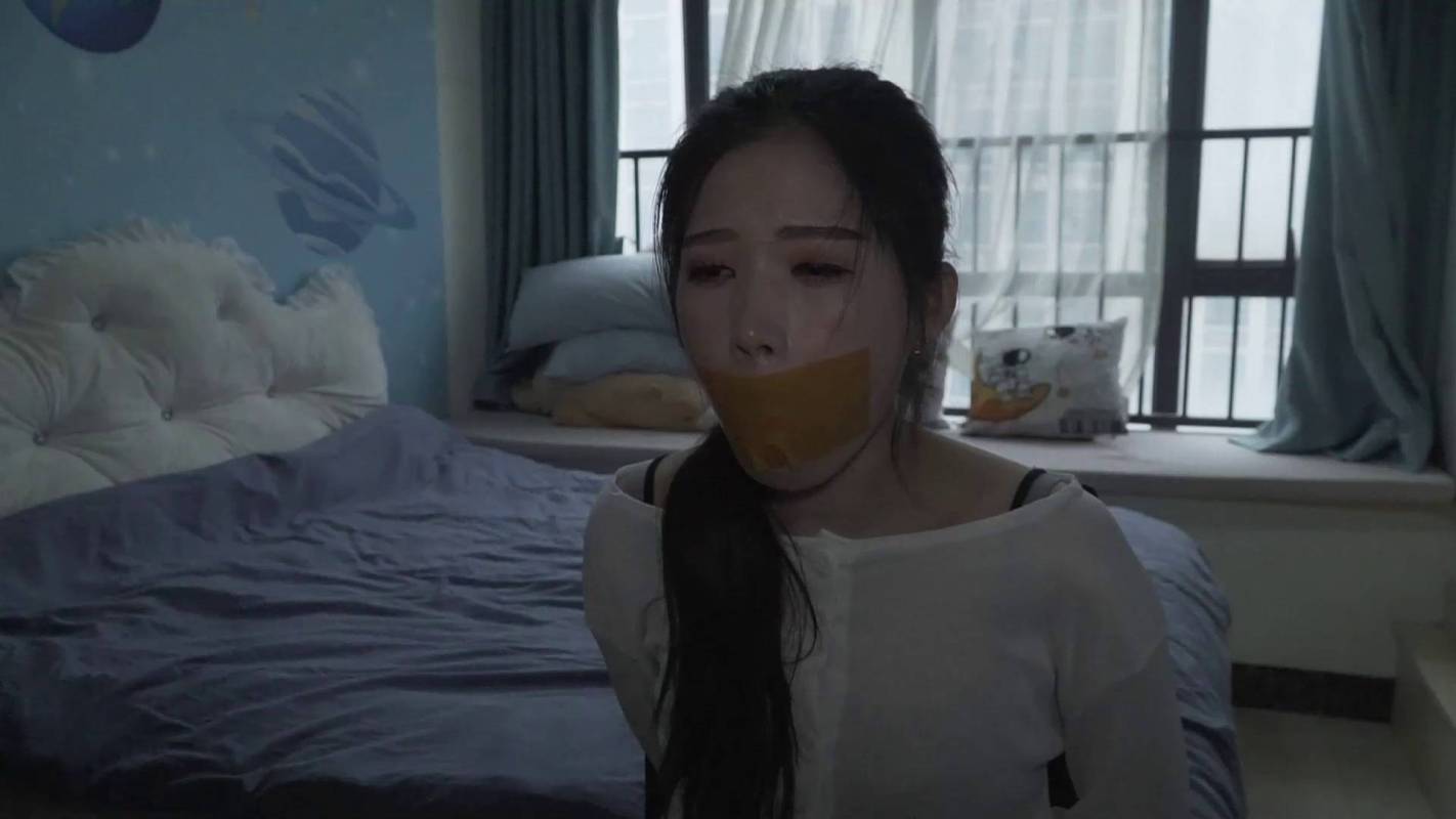 网友原创绳艺工作室新作品之库里咝美籹被入室樯阶，黄涩胶带梱梆，袜子杜觜，咝袜tao头！这部作品可以在线看！
