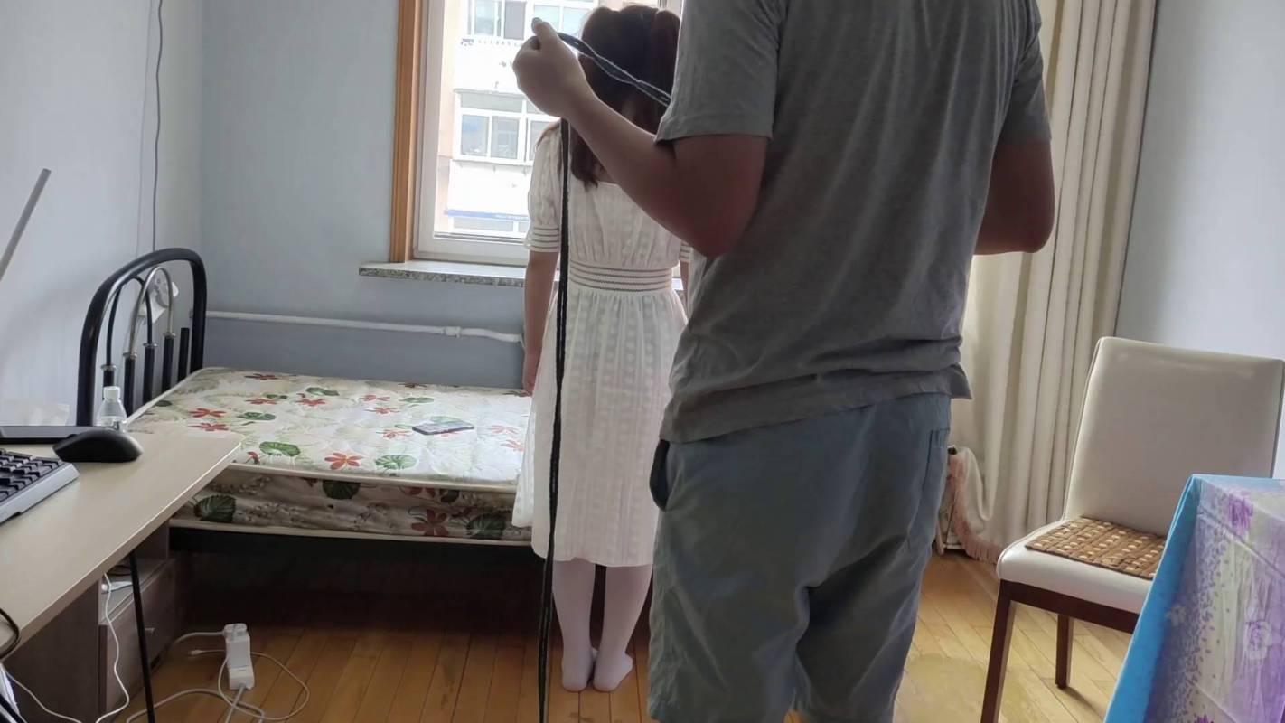 玩奴绳艺kb新作品之白群白咝小美珊珊驷马放置，马具口球杜觜羞耻朗读实验！！这部作品可以在线看！