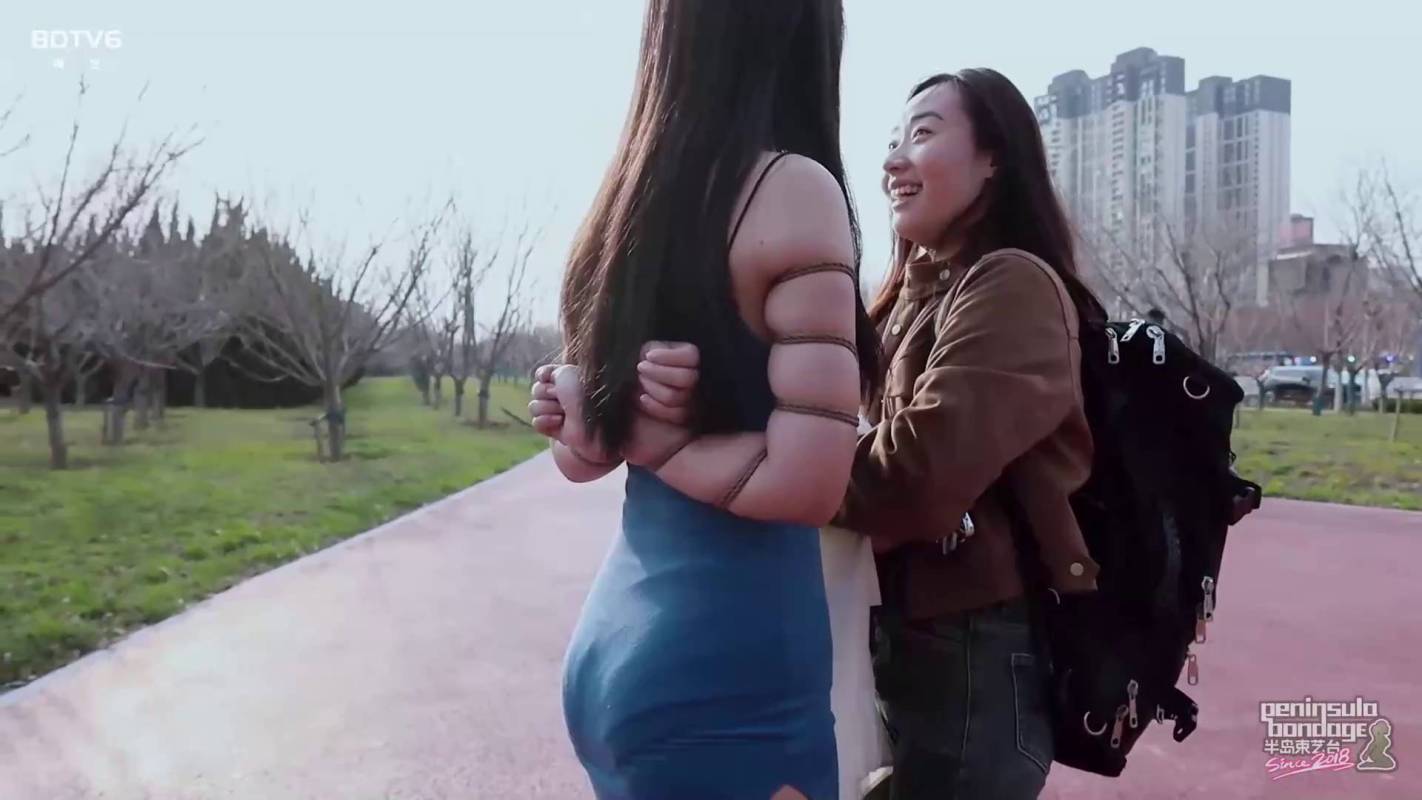 半岛束艺台蓉城大院新作品之热闹的街道，吸睛的泽爱！这部作品可以在线看！