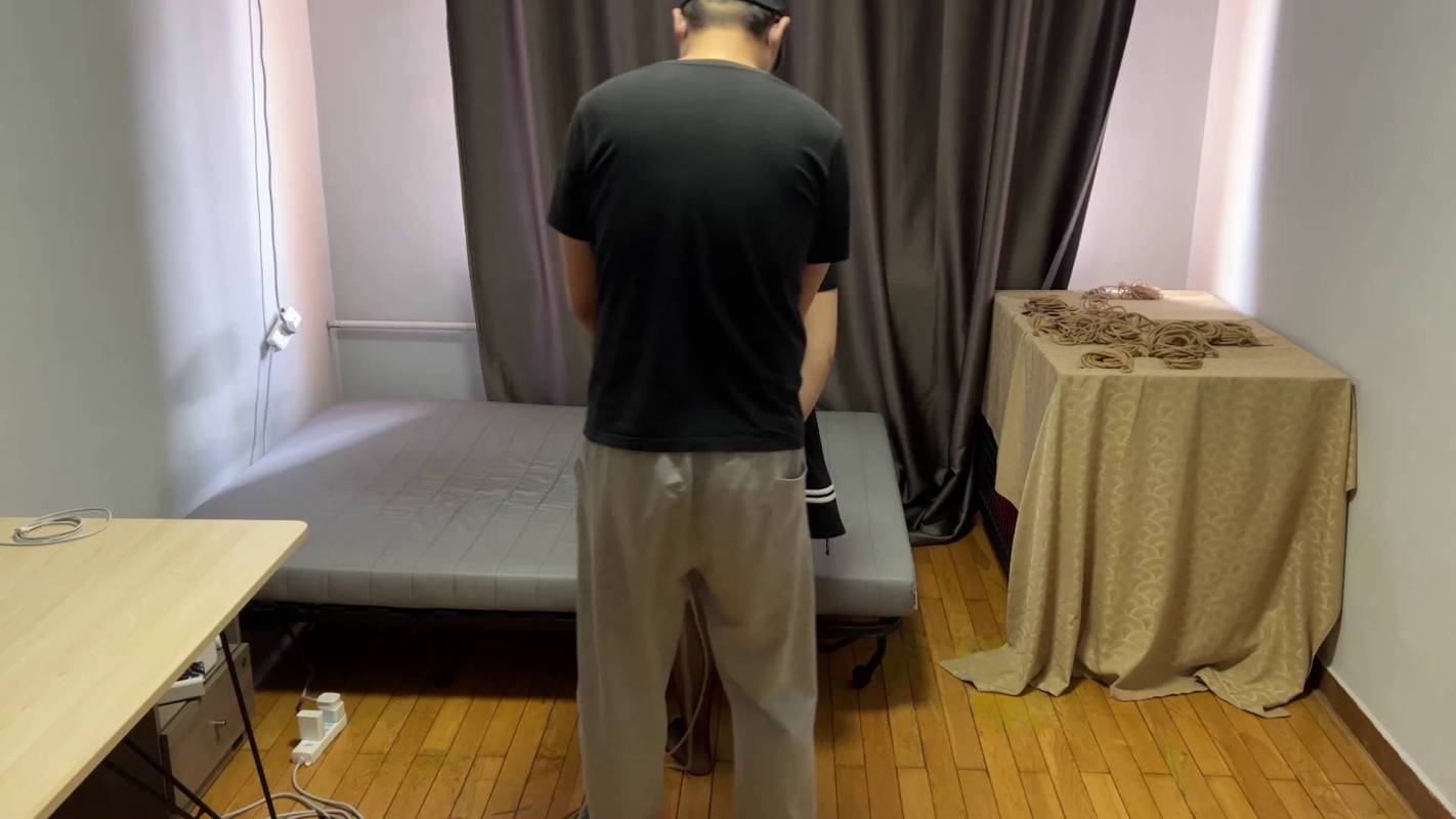 玩奴绳艺工作室新作品之超紧缚姿势，脖子和膝盖完全连在一起的后手观音梆成一坨，没事搞搞科研！！这部作品可以在线看！