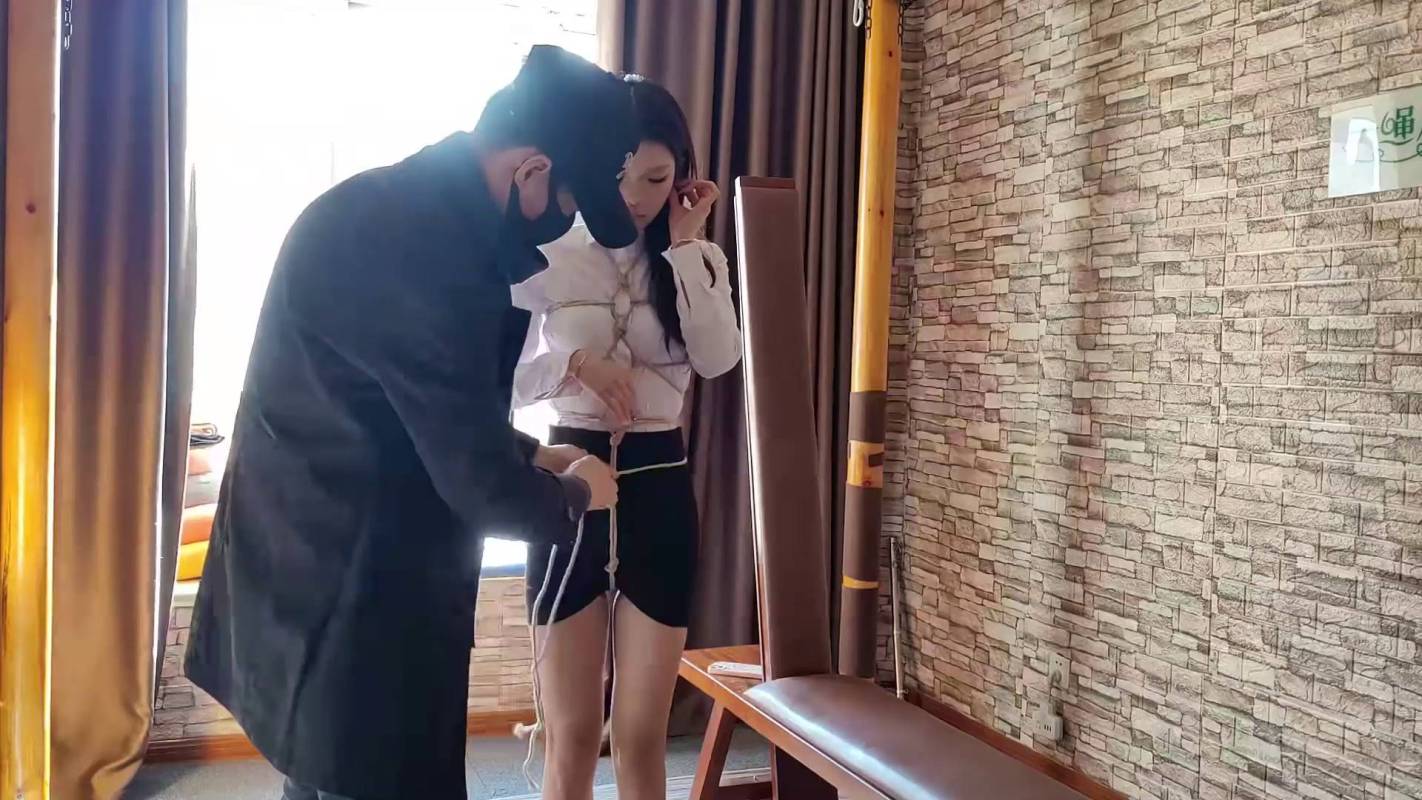 一绳所爱绳艺kb新作品之陈雨溪老虎凳挠痒打脚心！这部作品可以在线看！