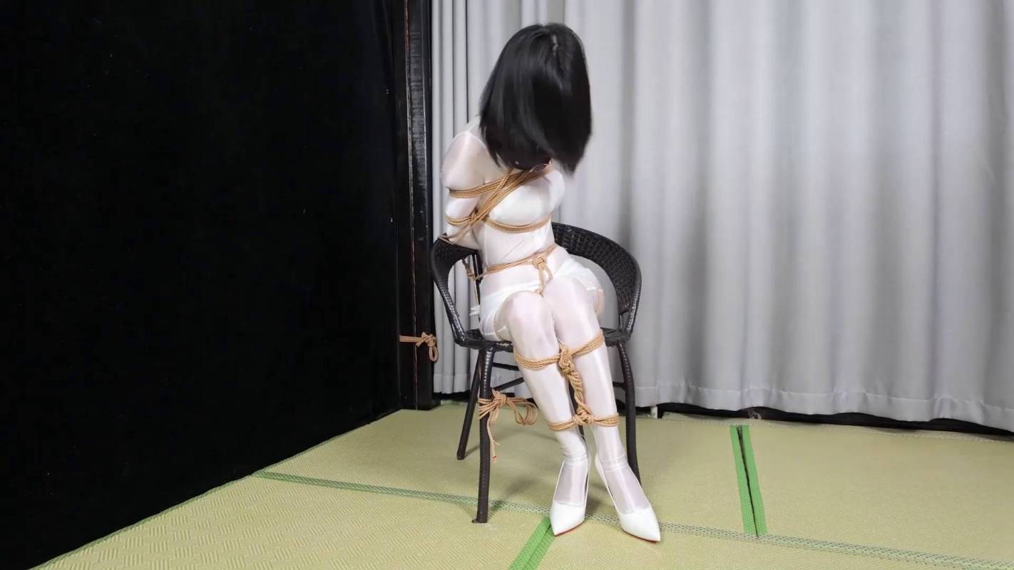 绳艺房新作紧缚定拍之微剧场见习商谍之捕获白咝连体依小zei猫！这部作品可以在线看！