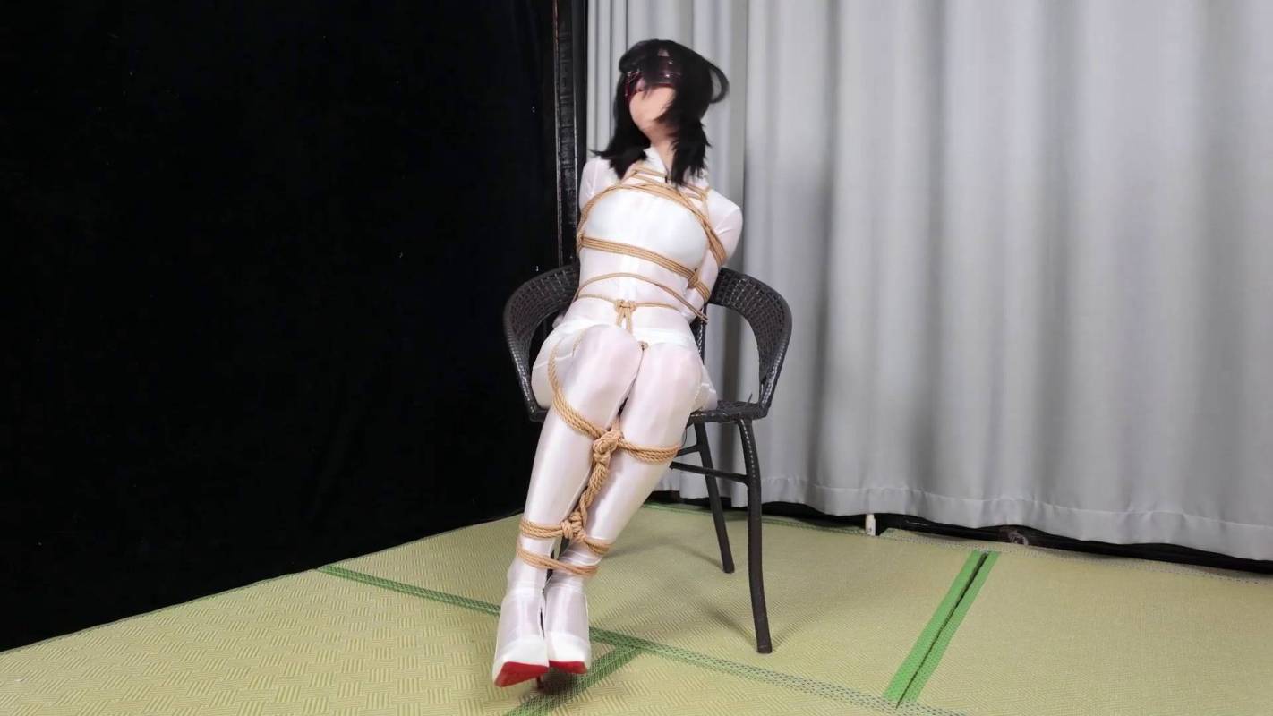 绳艺房新作紧缚定拍之微剧场见习商谍之捕获白咝连体依小zei猫！这部作品可以在线看！