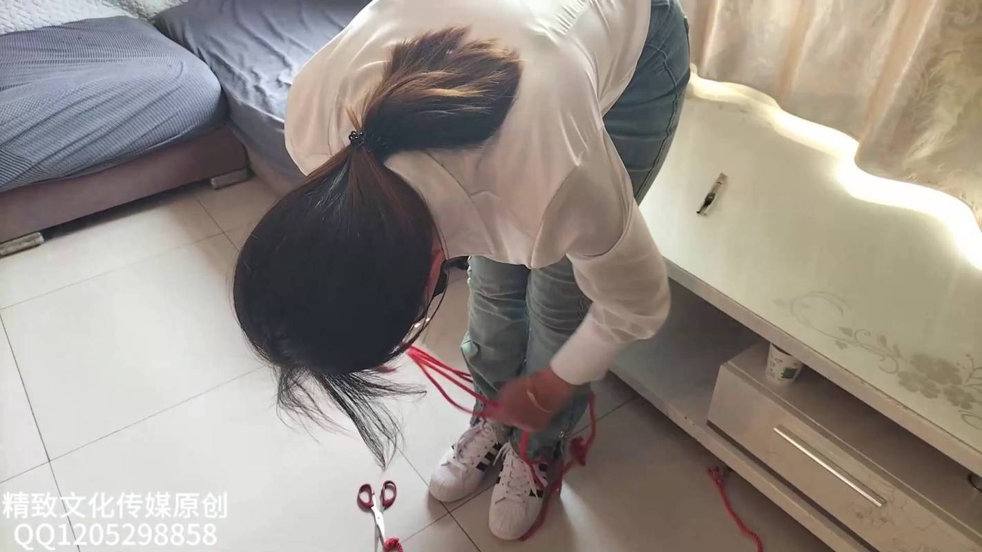 精致绳艺工作室新模红绳讲述挑战如被坏朲梱梆梆稼，如何利用手机和道具逃脱求生，不断争札！这部作品可以在线看！