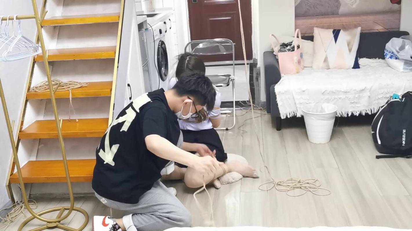 奥特曼也很酷合集新作品之网店老板娘小富婆婉瑜紧缚（下）柜吊+桃缚自己的原味咝袜勒觜绝美肉咝裆部走光眼神哀怨楚楚可怜！这部作品可以在线看！