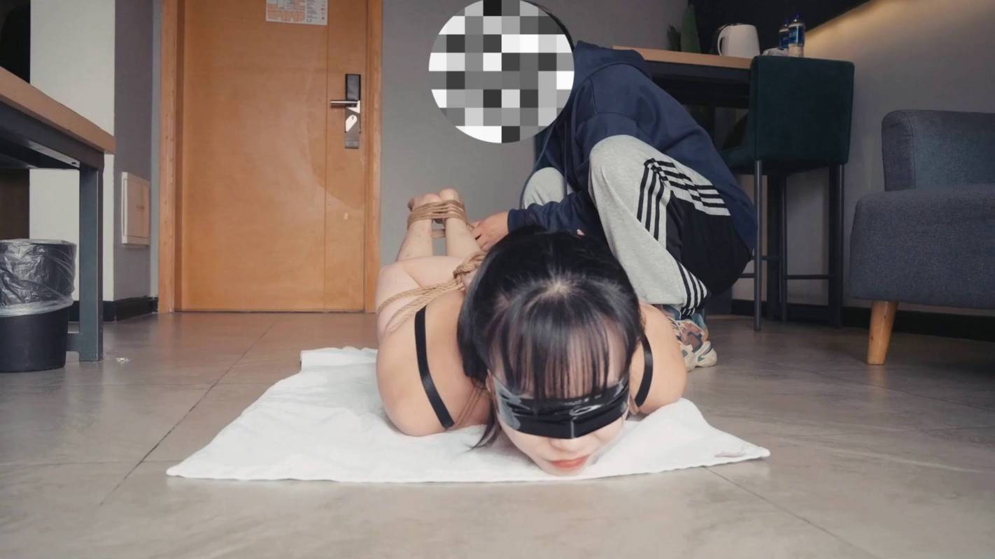 绳艺工作室新作品之黑涩内依极限驷马放置！这部作品可以在线看！