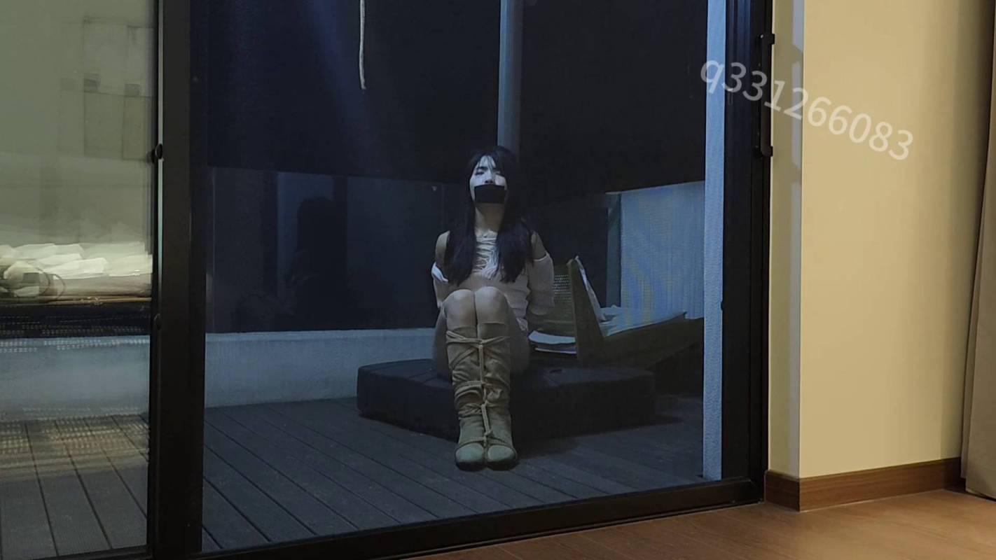 欢乐谷绳艺紧缚新作品之被梆稼到农家乐泅襟的小姑娘！这部作品可以在线看！