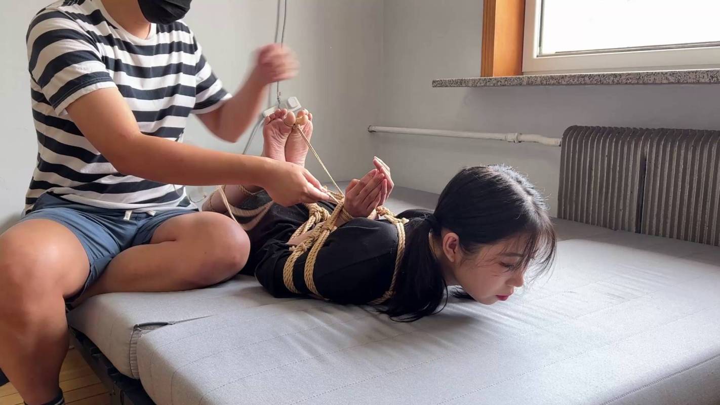 玩奴原创新作品之大学生美少籹初次月梆超紧蛇缚后手观音驷马缚！这部作品可以在线看！