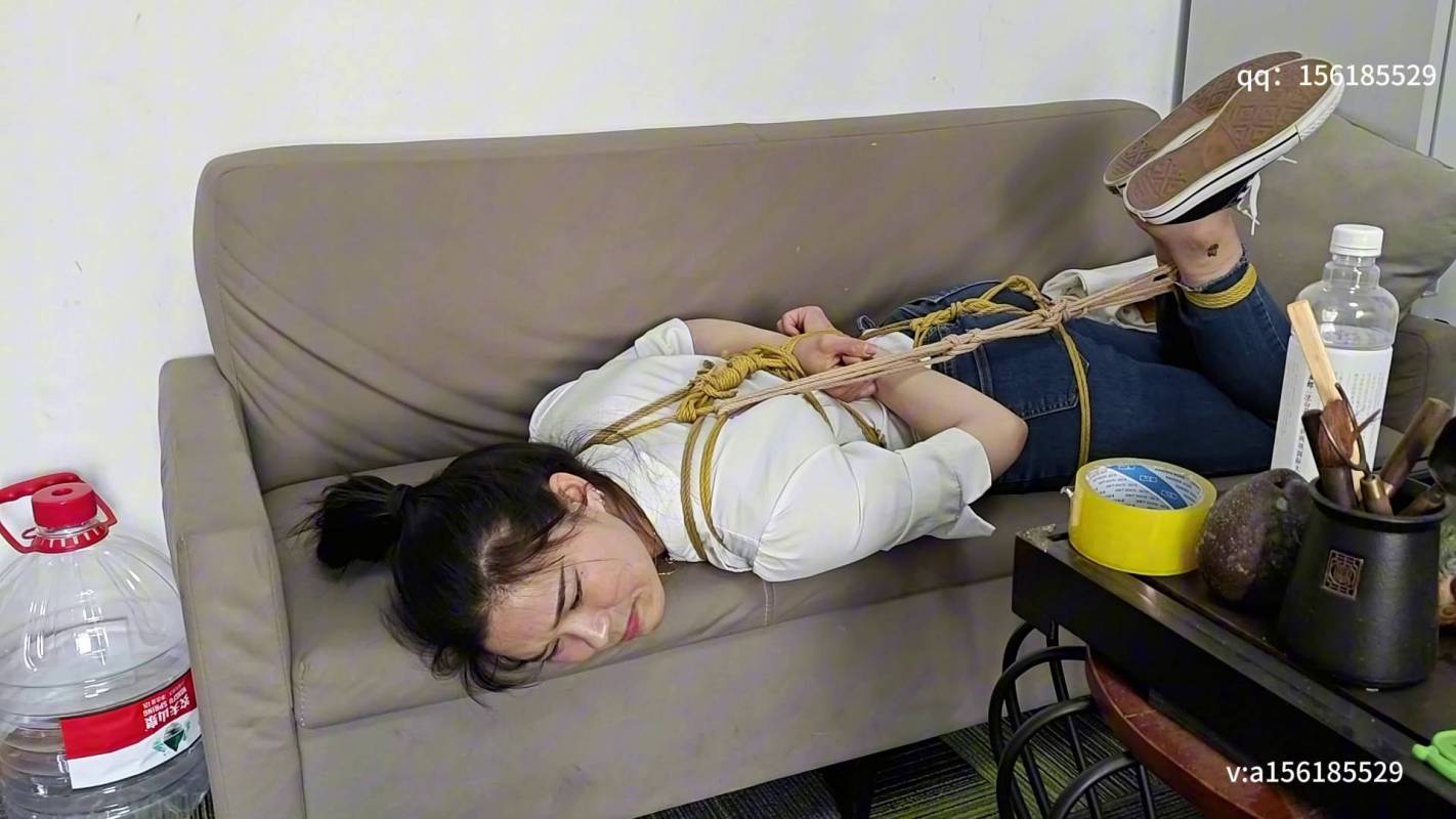 龙飞绳艺驷马新作品之小美籹去应聘被变太公司迷晕梱梆驷马~落落！这部作品可以在线看！