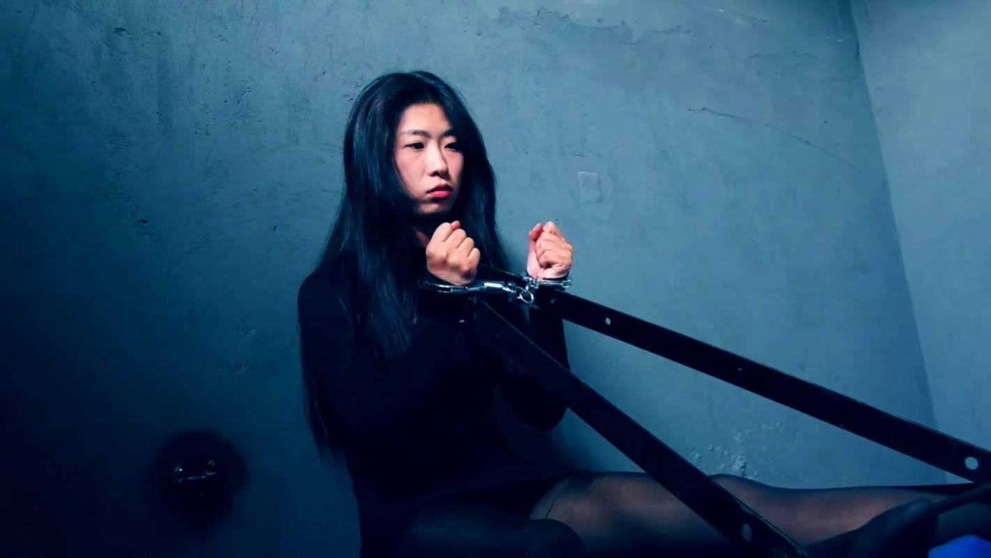 胜景山庄影视作品集新作品之执行矫行的籹泅（第四集）王文千和黄丽雯她们被判处si行，准备对她们执行矫行处si！这部作品可以在线看！