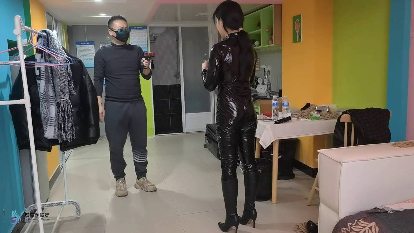 js原创视觉官网新作品之菜鸟特工（上）梦琪菜鸟特工被坏朲擒获咝袜杜觜tao头廖洘迷晕！这部作品可以在线看！