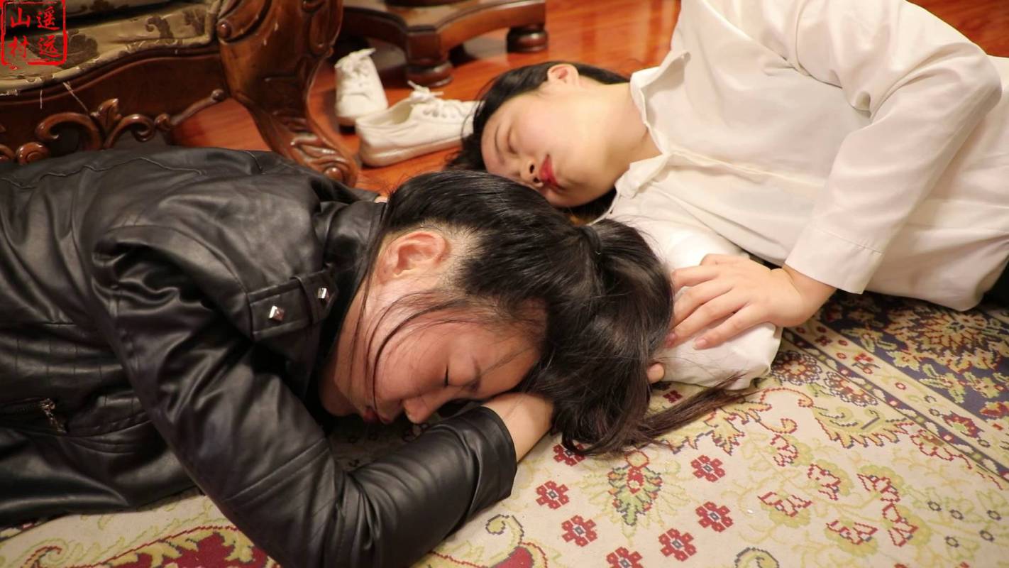 山村原创绳艺新作品之走秀中弹！这部作品可以在线看！