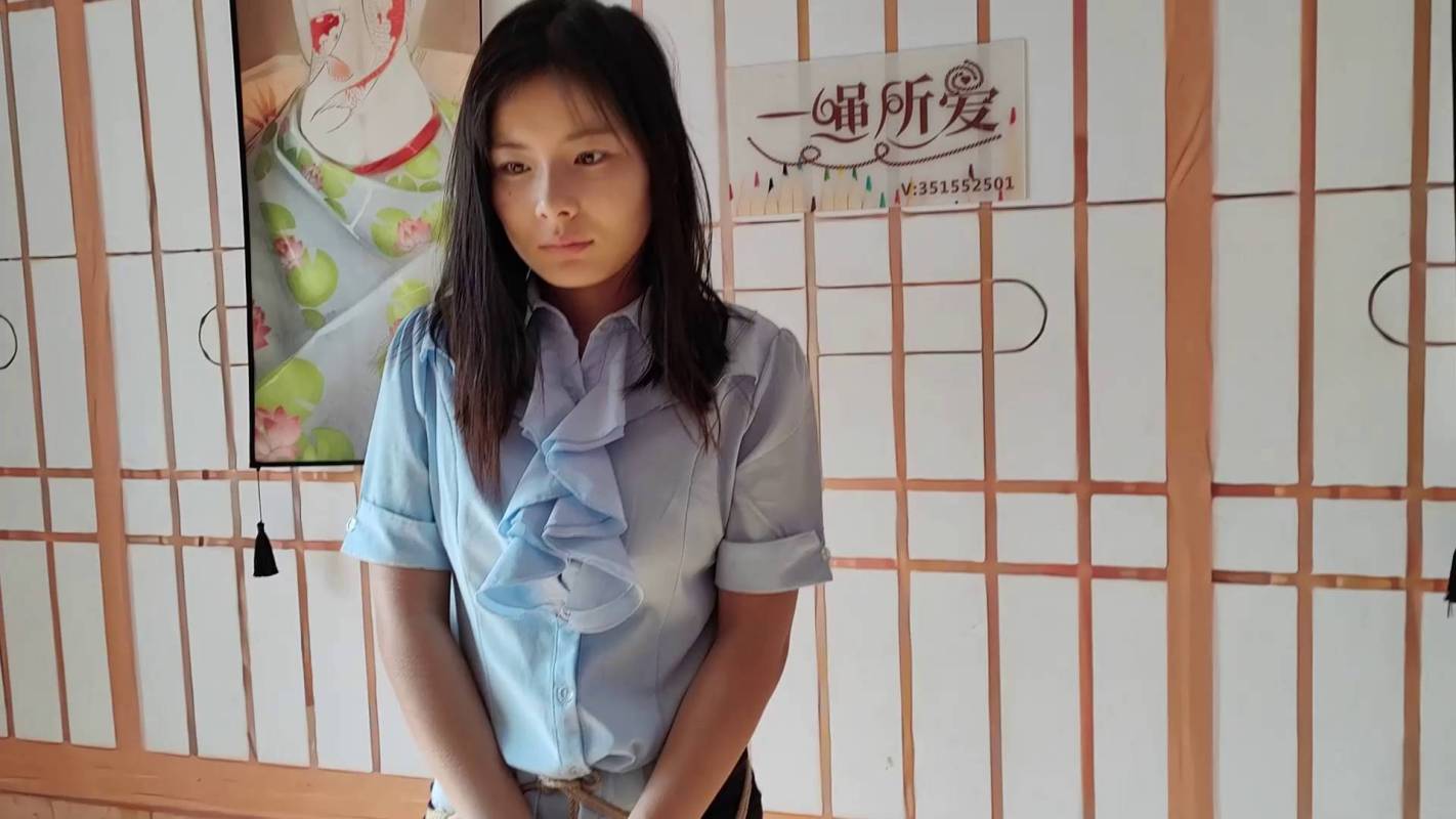 一绳所爱紧缚国产绳艺专区新作品之刘若汐体验单褪悬吊！这部作品可以在线看！