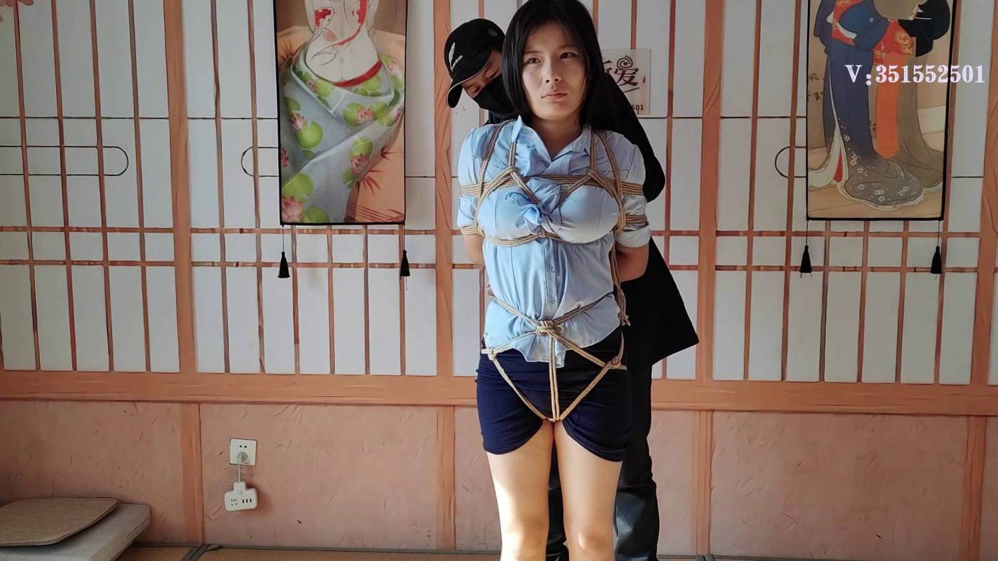 一绳所爱紧缚国产绳艺专区新作品之刘若汐体验单褪悬吊！这部作品可以在线看！