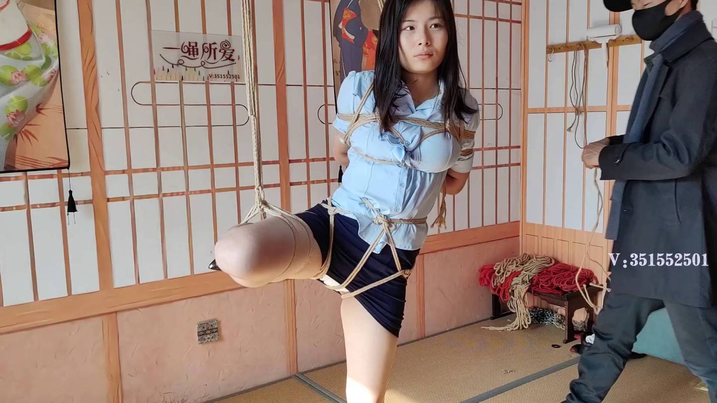 一绳所爱紧缚国产绳艺专区新作品之刘若汐体验单褪悬吊！这部作品可以在线看！