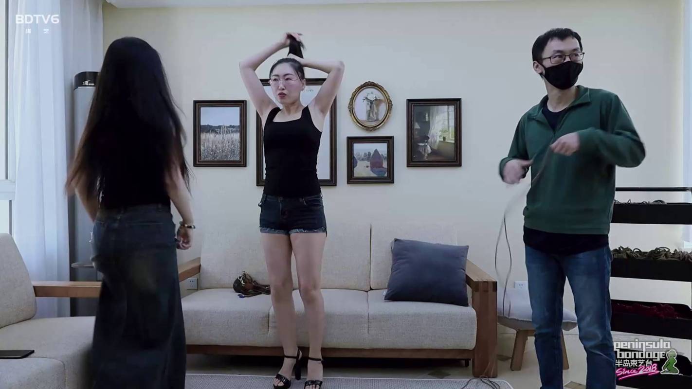 半岛束艺最近视频新作品之我是你们的新阿姨晚秋！这部作品可以在线看！