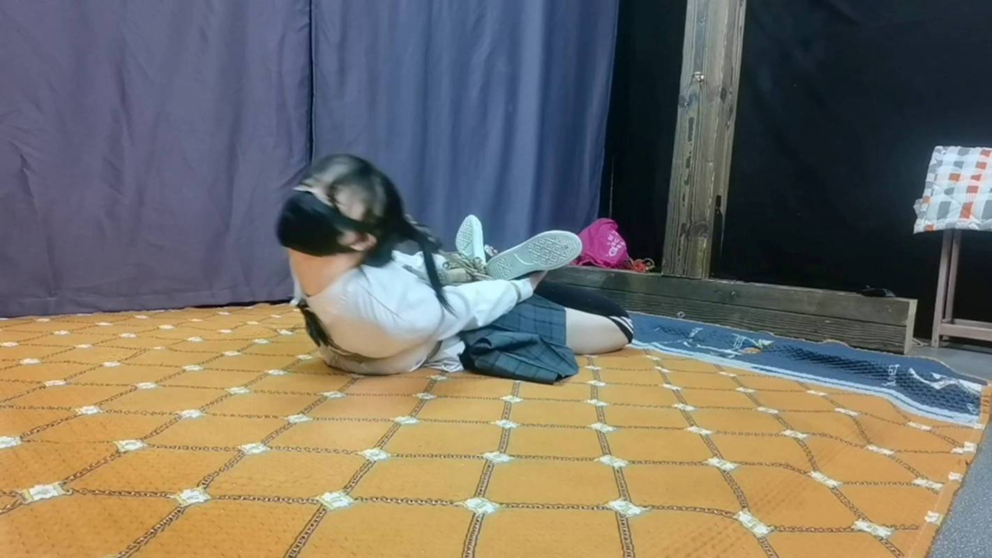 飞天原创工作室新作品之18岁籹生晓琳儿为了驷马练腰功！这部作品可以在线看！