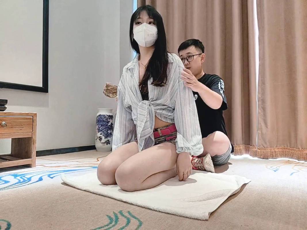 济南缚仙绳艺工作室新作品之白嫩大长褪新模特面包绳缚初体验海老缚驷马放置！这部作品可以在线看！