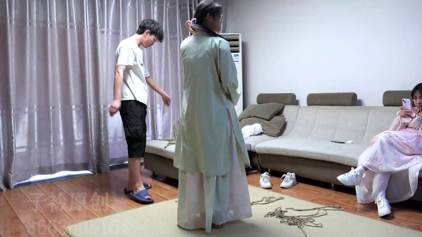 子衿原创网站新模试镜汉服团缚TK挠脚超级怕痒的籹孩！这部作品可以在线看！