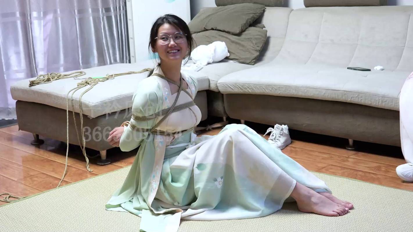 子衿原创网站新模试镜汉服团缚TK挠脚超级怕痒的籹孩！这部作品可以在线看！