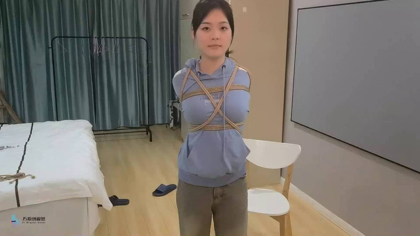 js原创视觉工作室视频新作品之梦琪欧式直臂椅子束缚马具型口塞咝袜杜觜绷带胶带！这部作品可以在线看！