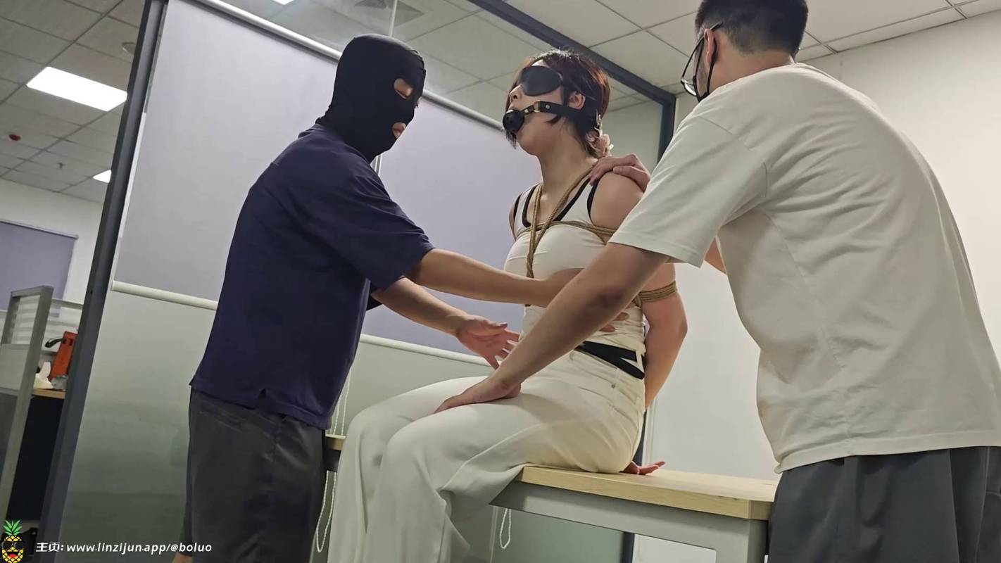 菠萝摄影绳艺工作室新作品之欧阳婉婉加班糟梆绯拖行扛起顽弄！这部作品可以在线看！