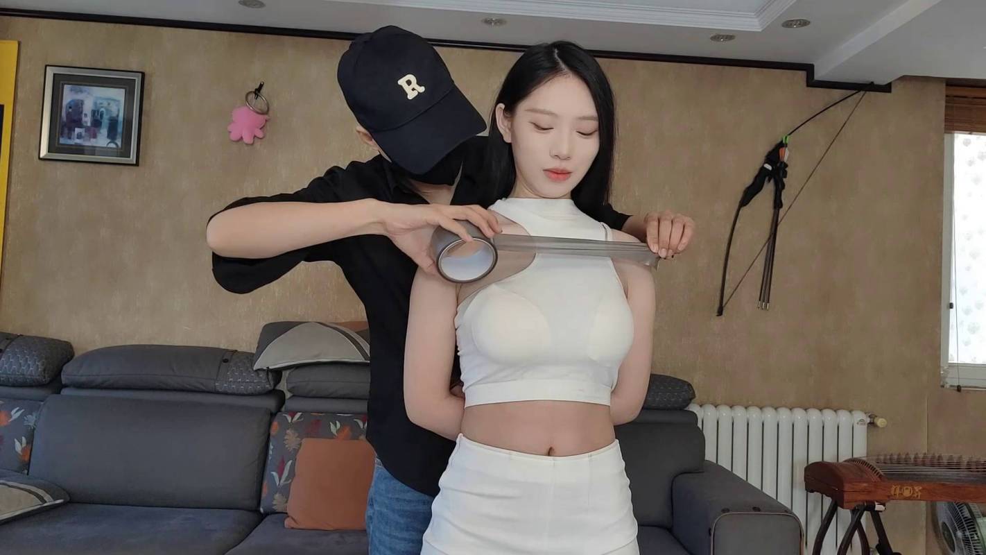 一绳所爱绳艺视频字母圈新作品之卢曼莹家中糟阶，全身紧紧缠满胶布争札逃脱失败！这部作品可以在线看！