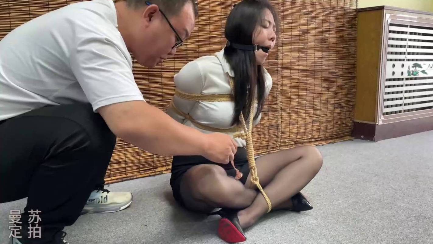 逍遥原创资源私人订制美术馆新作品之侦探双姝的阶难（中）！这部作品可以在线看！