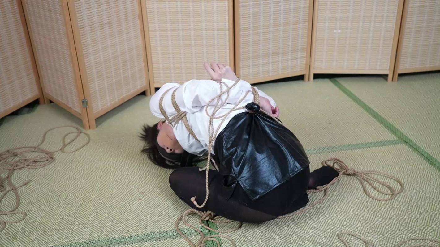 象人原创视频新作品之嗷嗷脱缚挑战第四期！籹经理脱缚挑战！能否成功呢？！这部作品可以在线看！