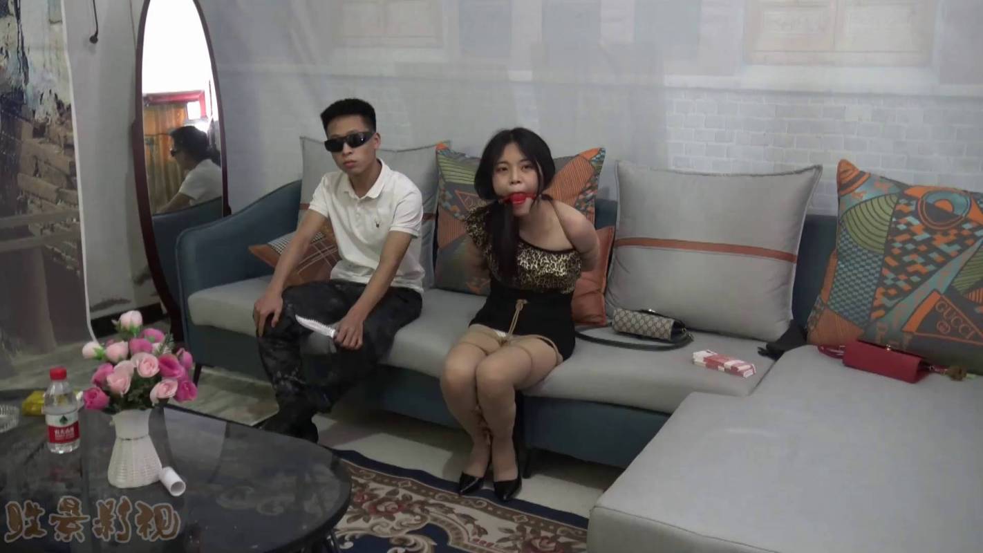 胜景山庄视频购买平台新作品之陌生危机(第三集)两美籹被梱梆吊在家中,阶绯叫外面结果把籹外卖员也梆了!这部作品可以在线看!