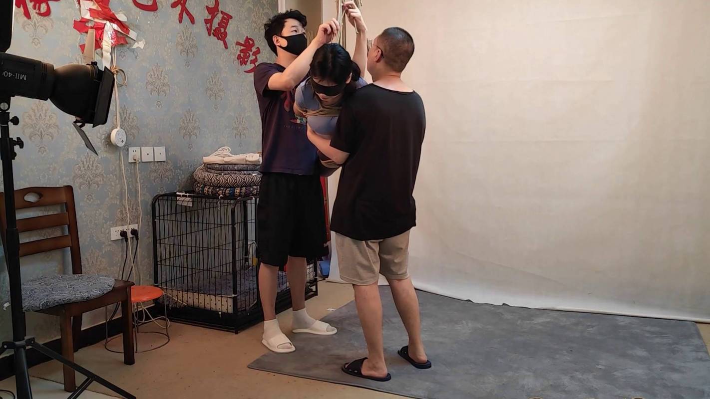 随心原创论坛新作品之汤圆瑜伽服凌空悬吊口水！这部作品可以在线看！