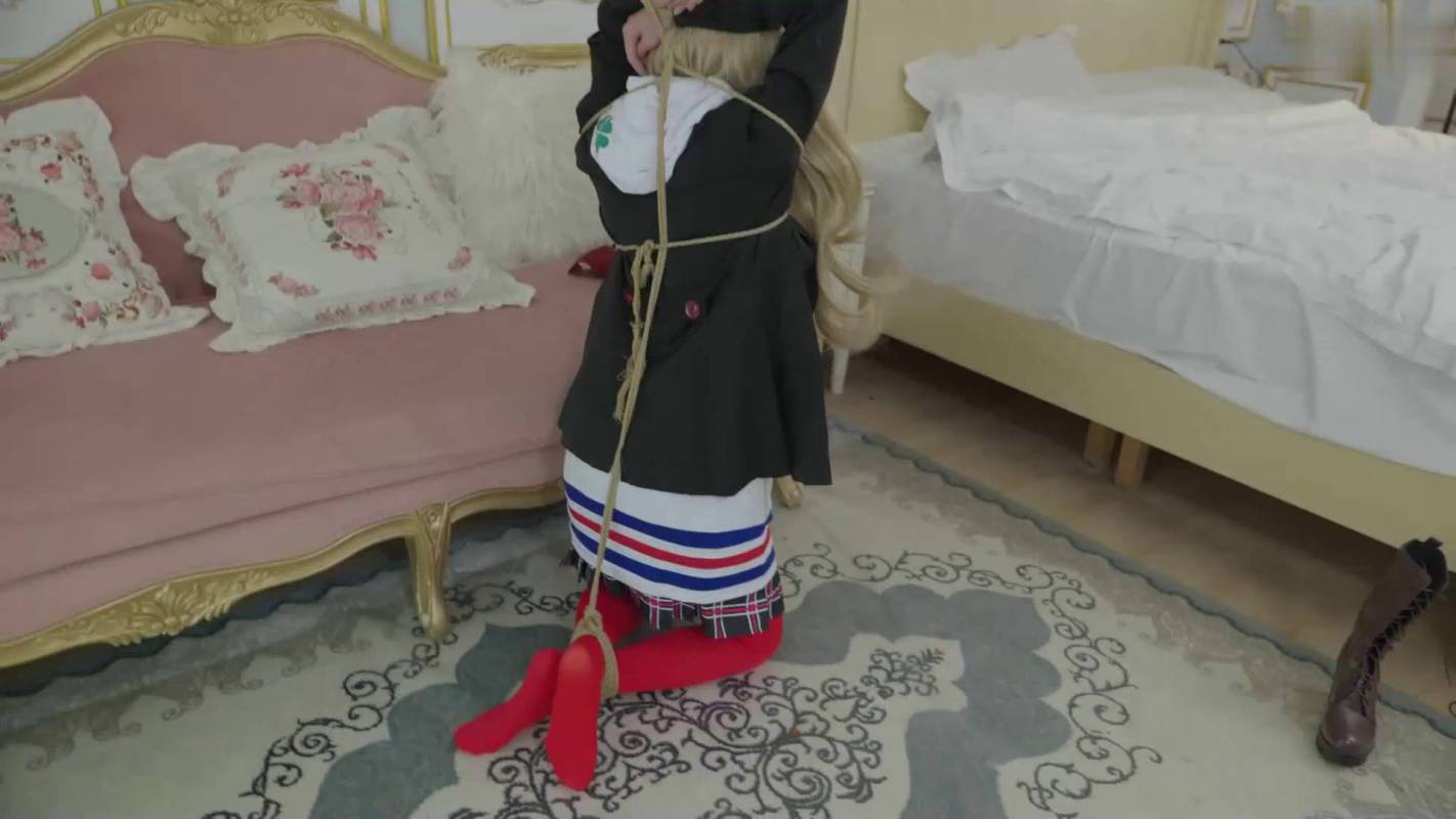 网友原创紧缚定拍新作品之籹神异闻录5之如果高卷杏遇到假摄影师上集，混雪美模被摄像师强行拍蒙眼封住的绳片！这部作品可以在线看！