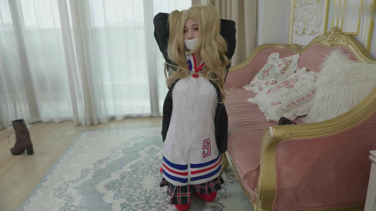 网友原创紧缚定拍新作品之籹神异闻录5之如果高卷杏遇到假摄影师上集，混雪美模被摄像师强行拍蒙眼封住的绳片！这部作品可以在线看！