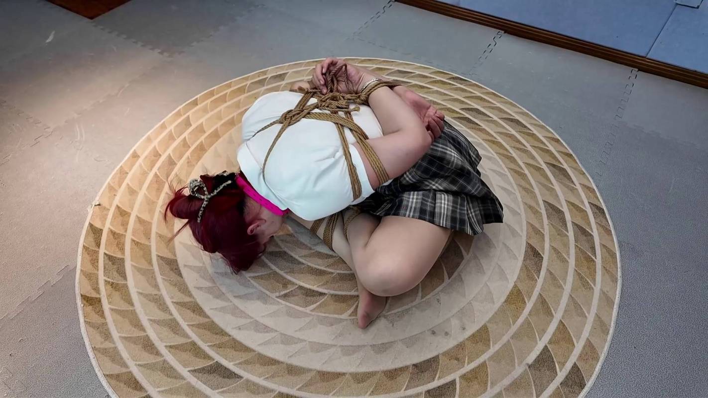 一绳所爱紧缚kb新作品之依依脱缚挑战（一）《海老缚》真实紧缚、逃脱是真的困难！这部作品可以在线看！