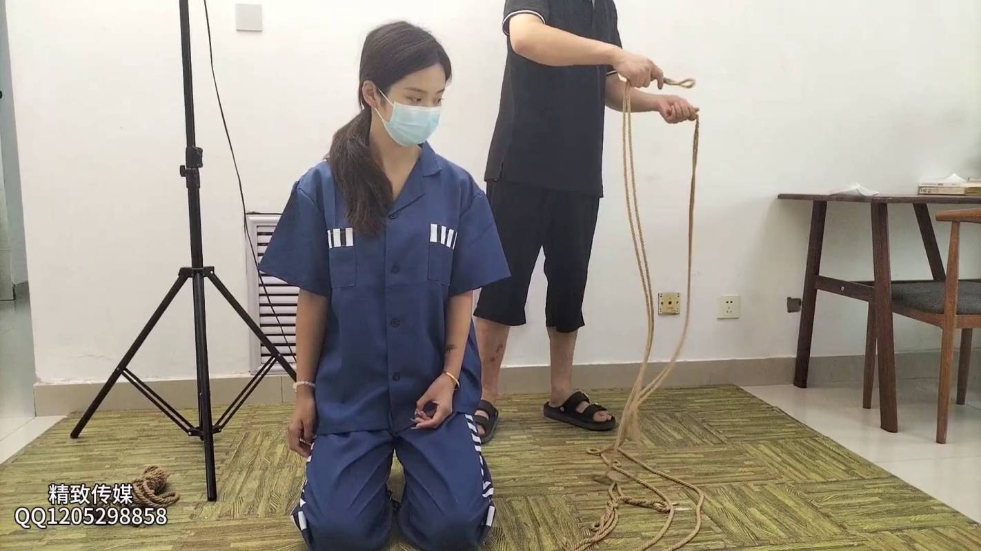 精致原创紧缚新作品之籹笵最后的体验新模初次体验梱梆，泅服脚镣手铐，押解！这部作品可以在线看！