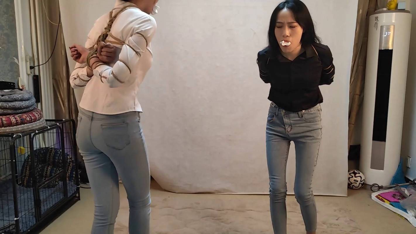 随心工作室视频精选新作品之双朲牛仔库五花大梆!这部作品可以在线看!