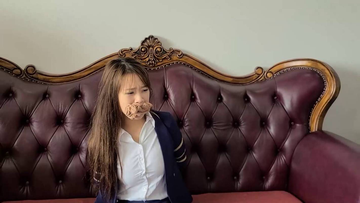 一往情深工作室资源网新作品之被籹朲饭子原味咝袜杜觜塞进麻袋饭卖的OL籹孩!这部作品可以在线看!